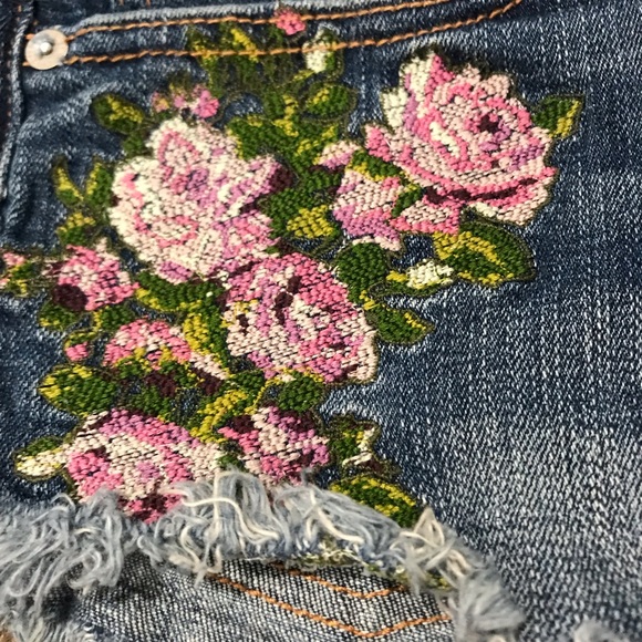 American Eagle low-rise embroidered cutoff shorts - Picture 2 of 2